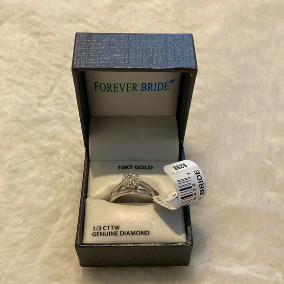 Engagement Ring - Picture 1 of 3